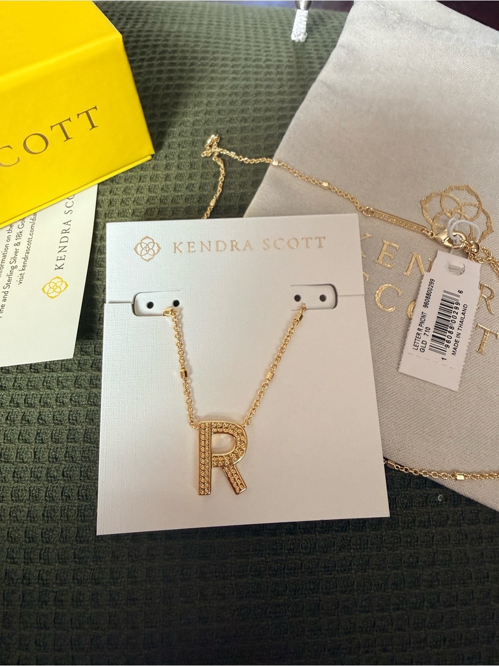 KENDRA SCOTT Letter R Pendant Necklace